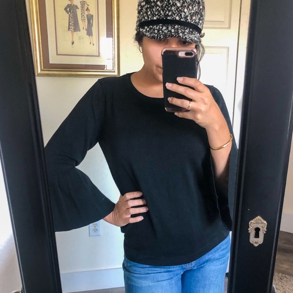 🚫 SOLD Banana Republic Bell Long Sleeve Top - Picture 3 of 8